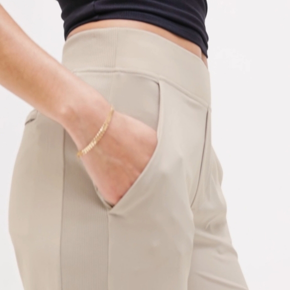 Athleta Brooklyn Ankle Pants Womens 4P Beige Stretch Pull On Work Travel Casual - Picture 3 of 13